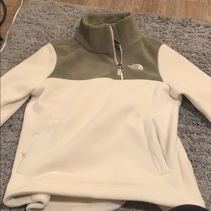 North Face Pull Over